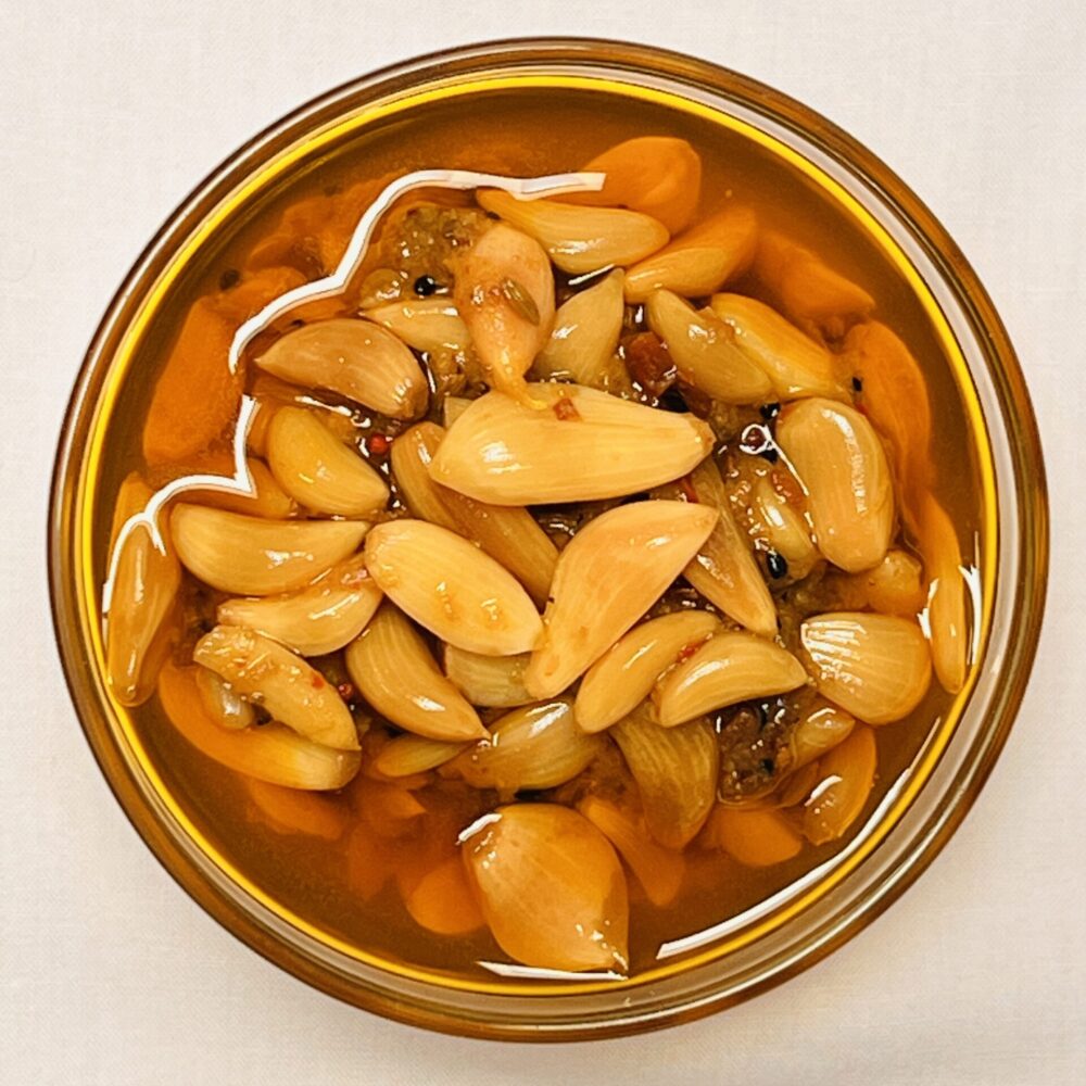 Lahsun-ka-Achar/garlic-pickle